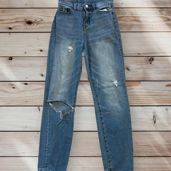 BDG Women's‎ Size 25W Blue High Rise Distressed Mom Jeans - Picture 1 of 3